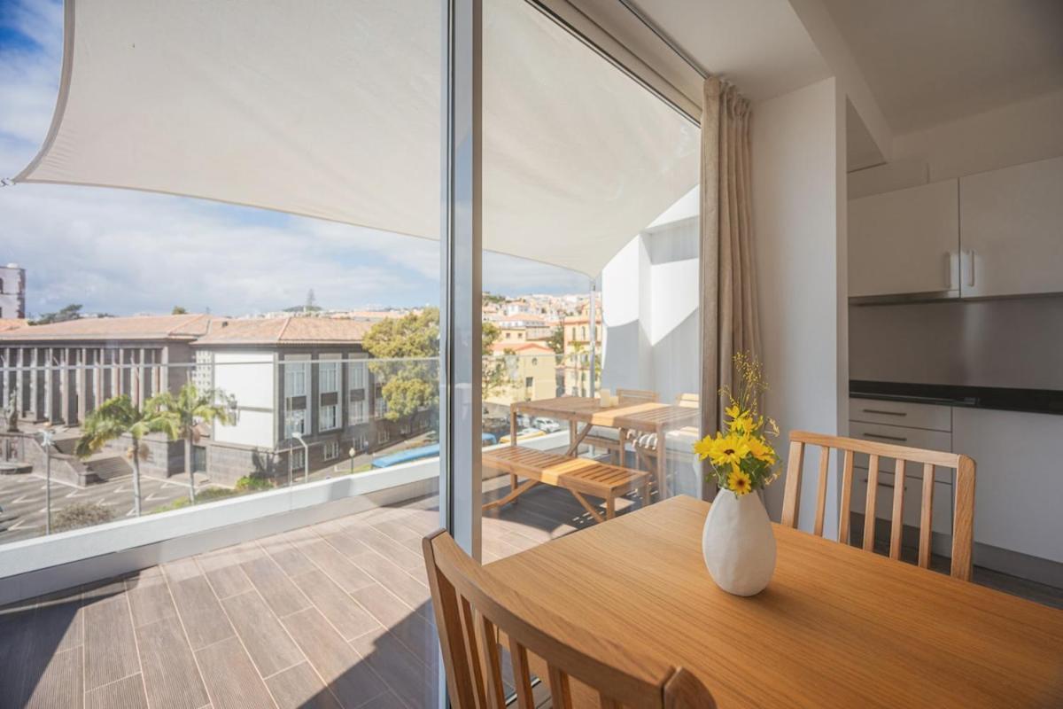 Madeira Rooftop Studio, Ocean & View Apartment *